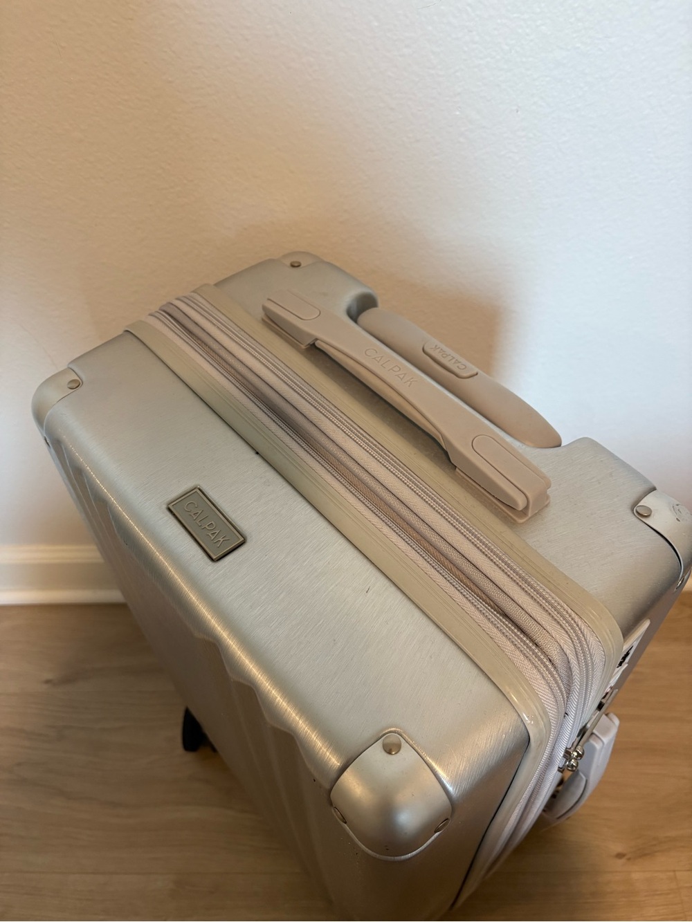 Calpak Carry-On silver suitcase - Picture 3 of 12